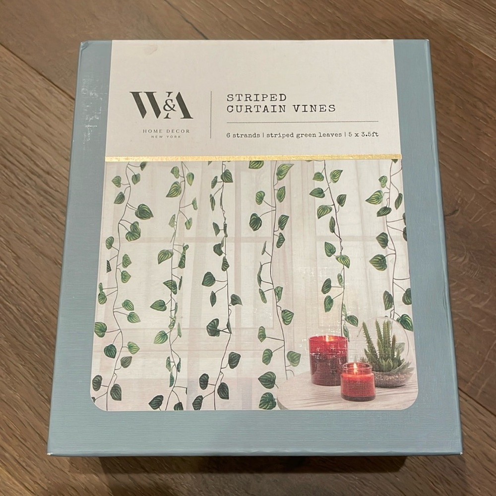 NIB W&A Striped Curtain Vines 6 Strands. Striped green leaves. 5x3.5ft.